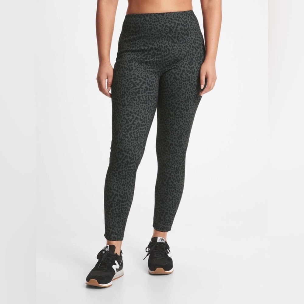 GAP Leopard Print Leggings -M Color
Olive green leopard